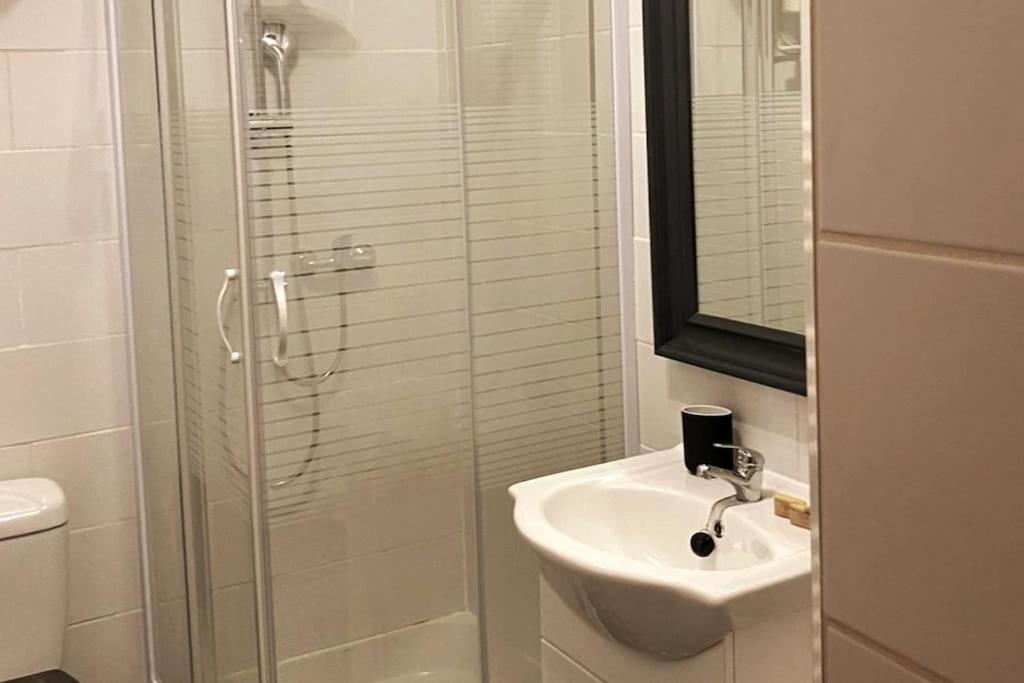 Appartement Au Coeur Du Quartier De La Roquette Arles Extérieur photo